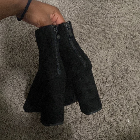 Black Suede Pointed toe heeled booties - Picture 4 of 6